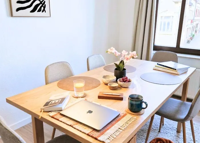 Zentrale & Ruhige 3-raum Mit Balkon Apartment